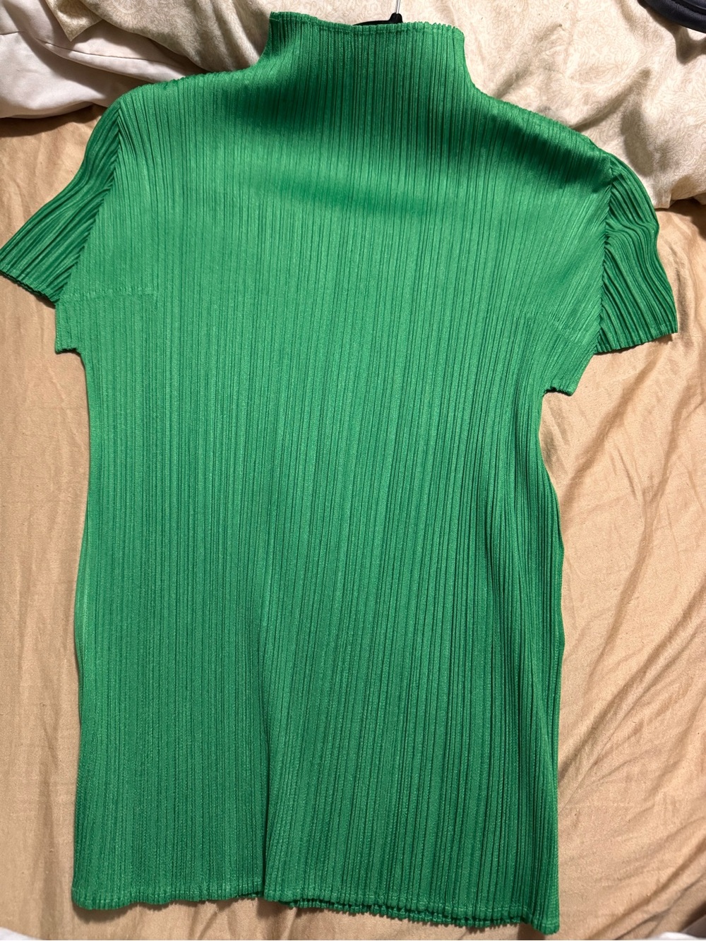 Issey Miyake Emerald Green Ribbed Short-Sleeve Mock Neck Top